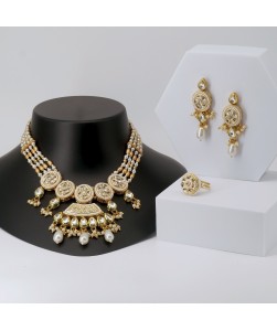 Regal Pearl Heritage – Temple-Inspired Kundan Set